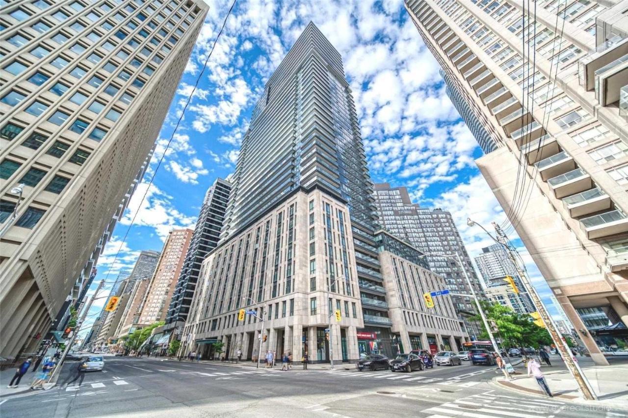 Luxury View In Toronto Downtown 3 Bedroom 2.5 Bathroom 1 Parking المظهر الخارجي الصورة